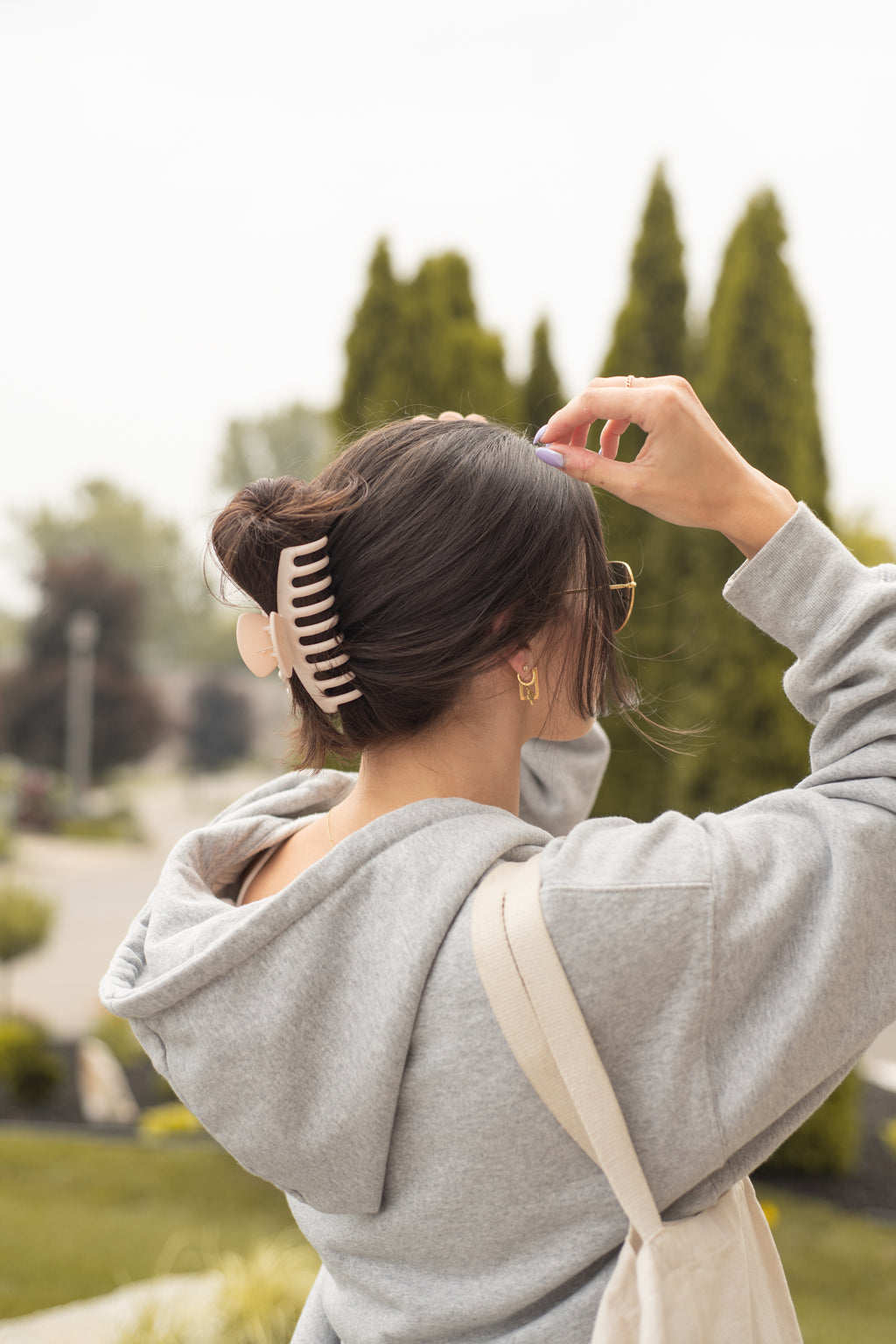 Bun Claw Clip Hairstyles Messy Bun Claw Clip 2025 - Main Image