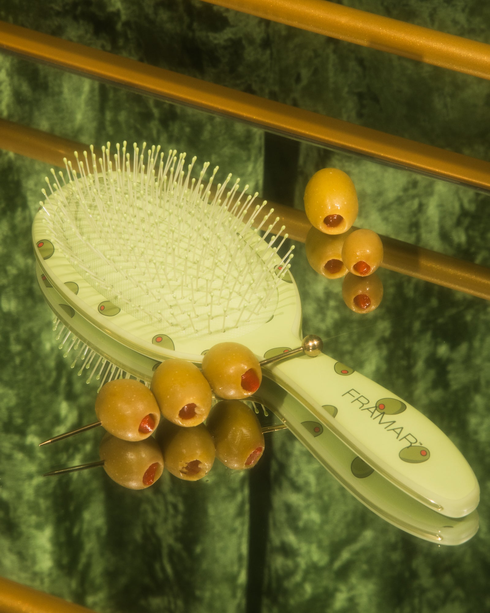 Extra Dirty Detangle Brush - Extra Olives