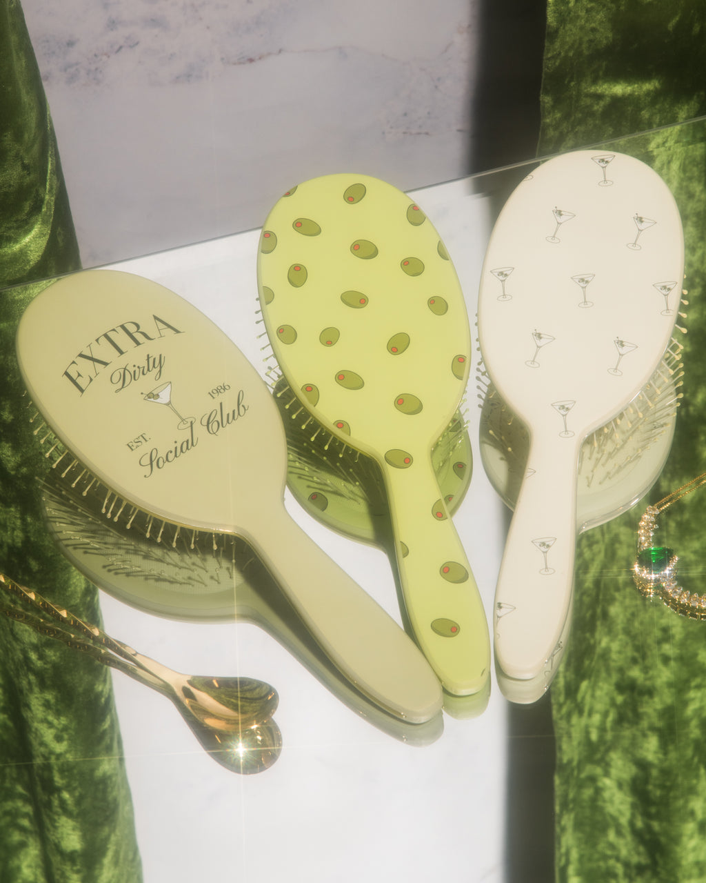 Extra Dirty Detangle Brush 9PC Display