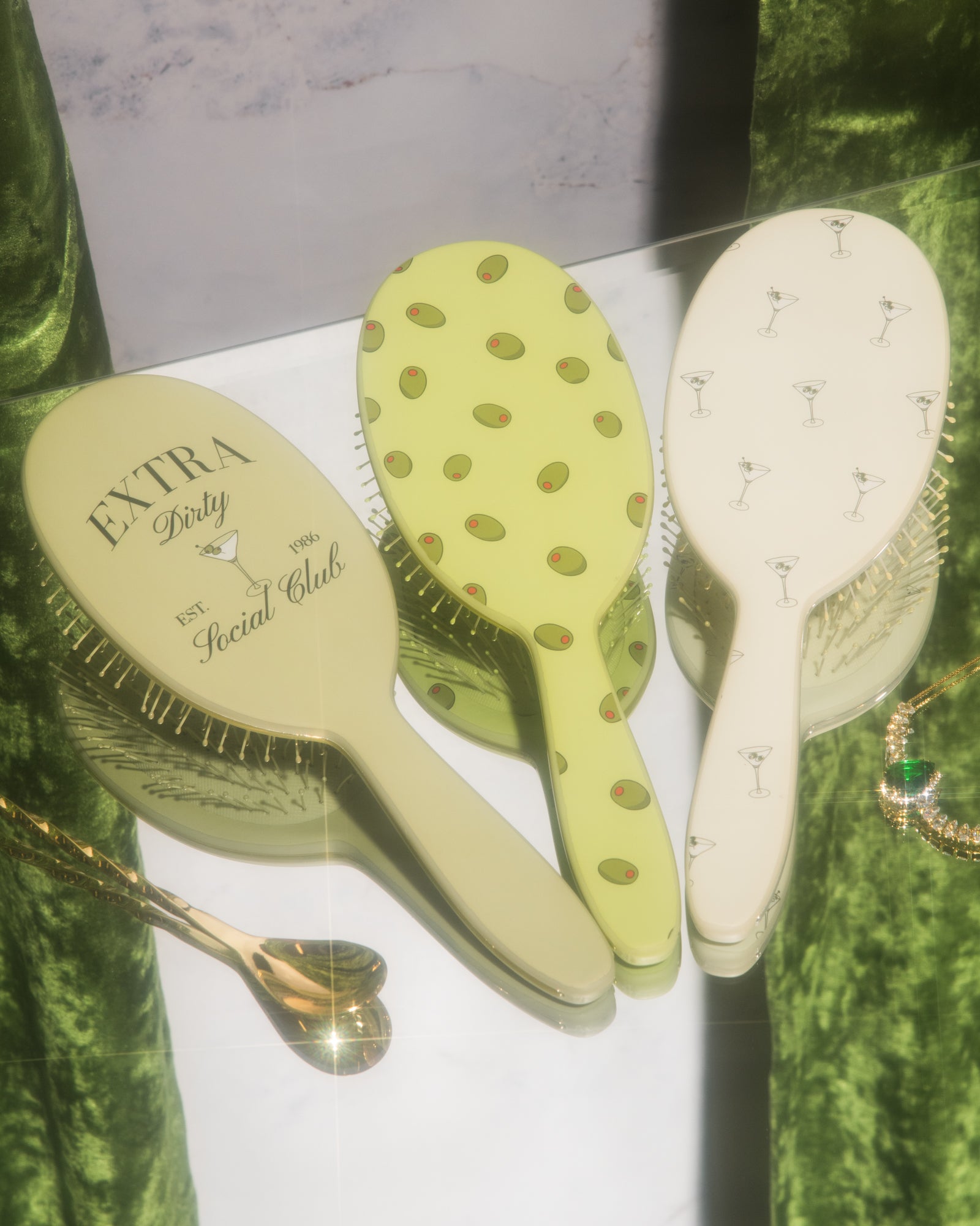 Extra Dirty Detangle Brush 9PC Display